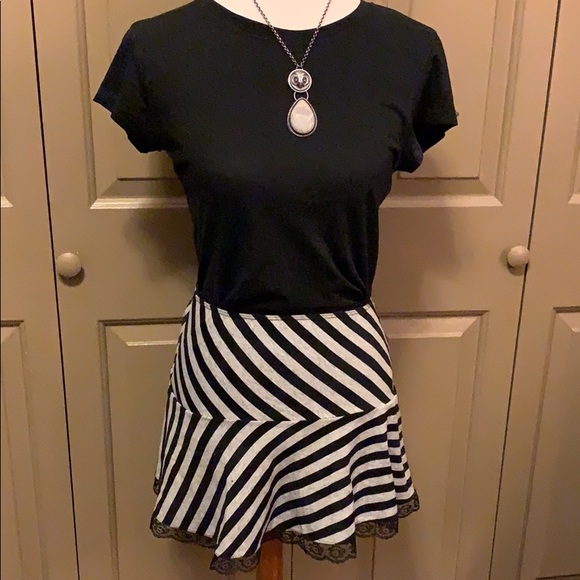 Forever 21 Dresses & Skirts - Forever 21 Skirt with Lace Edge